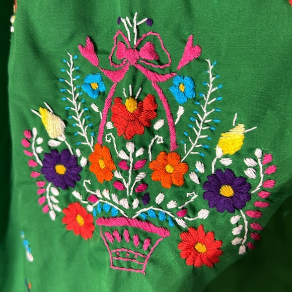 Little girl size 6 Mexican embroidered green dress - Picture 2 of 6